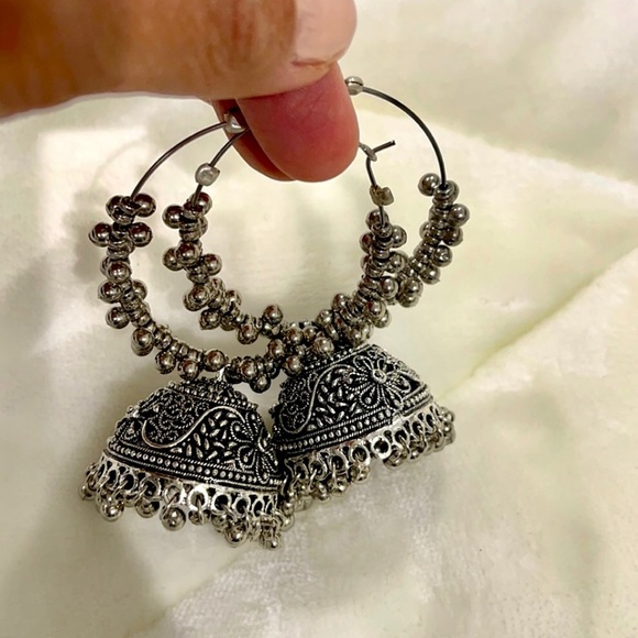 Hoop earrings - Picture 2 of 2